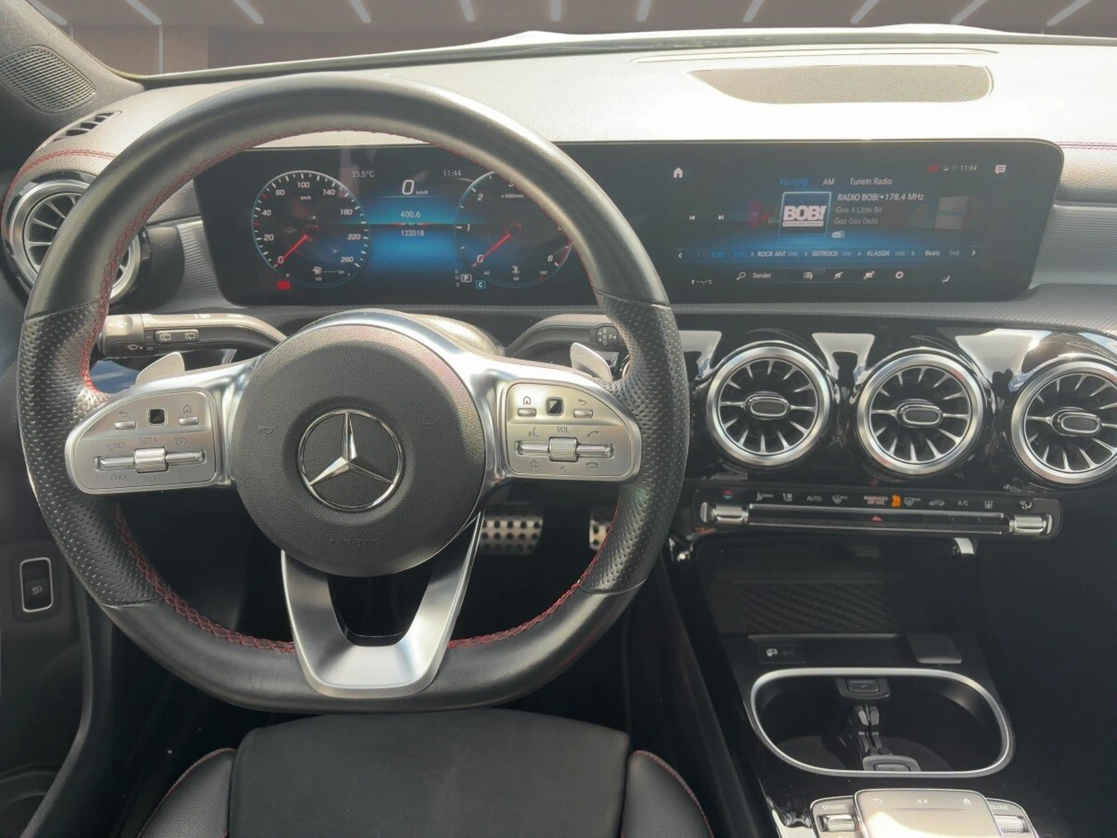 Mercedes-Benz CLA 220 CLA 220 d SB AMG+PANO+STANDHEIZUNG+LED+AHK+NIGHT — photo 12