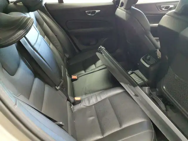 Volvo V60 view 14