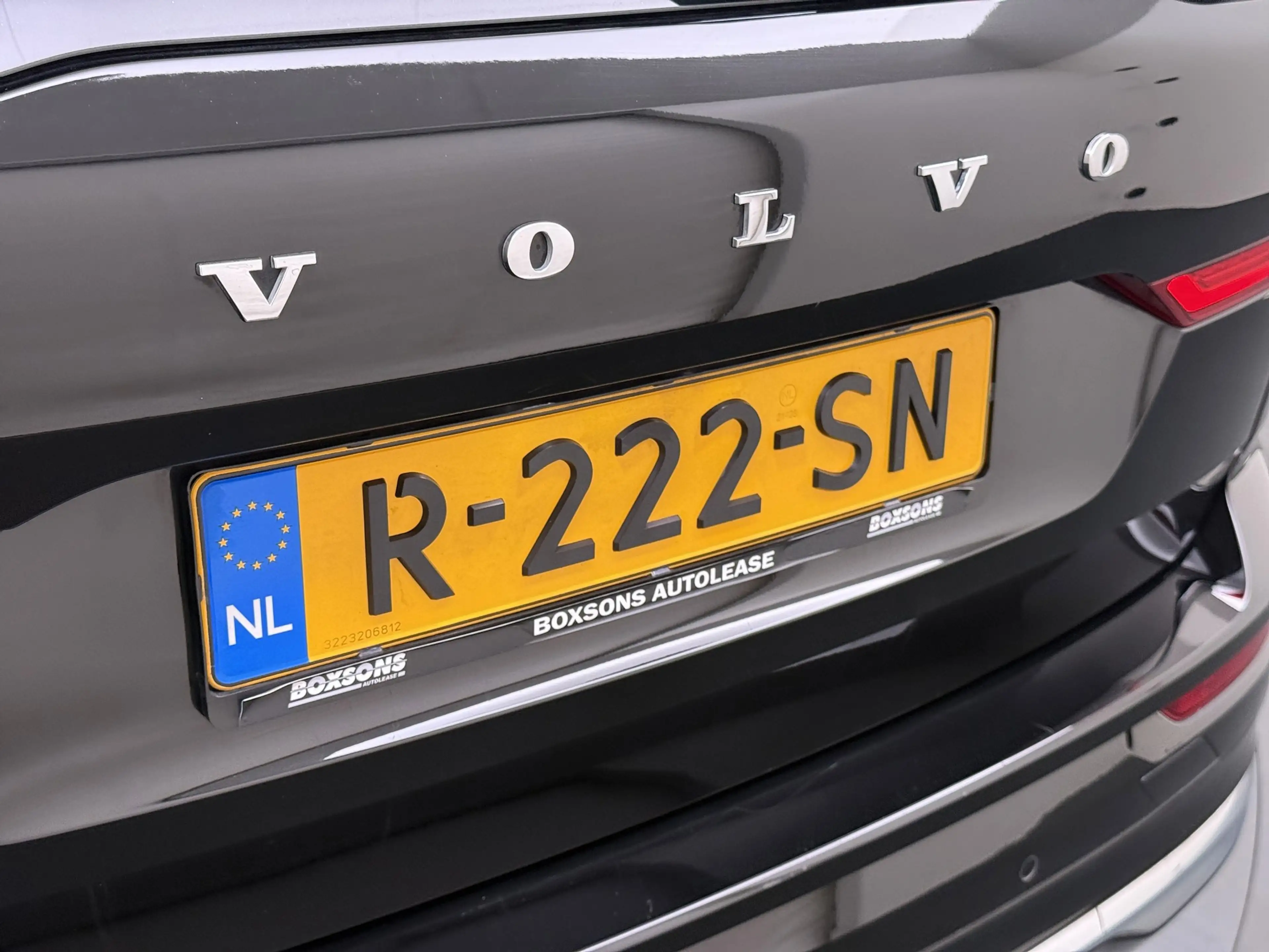 Volvo XC60 2.0 T6 Plug-in hybrid AWD Essential Bright — photo 8