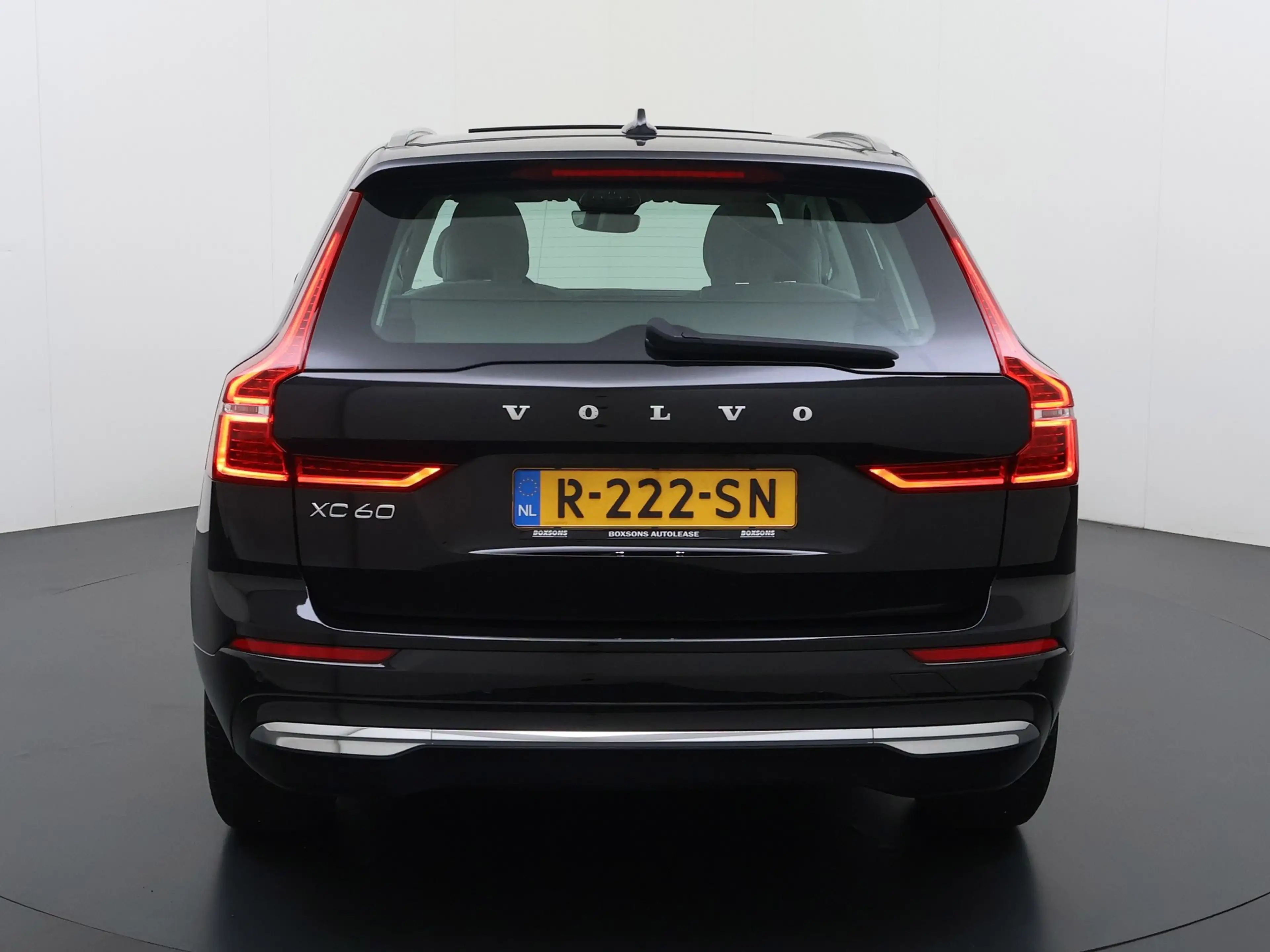 Volvo XC60 2.0 T6 Plug-in hybrid AWD Essential Bright — photo 6