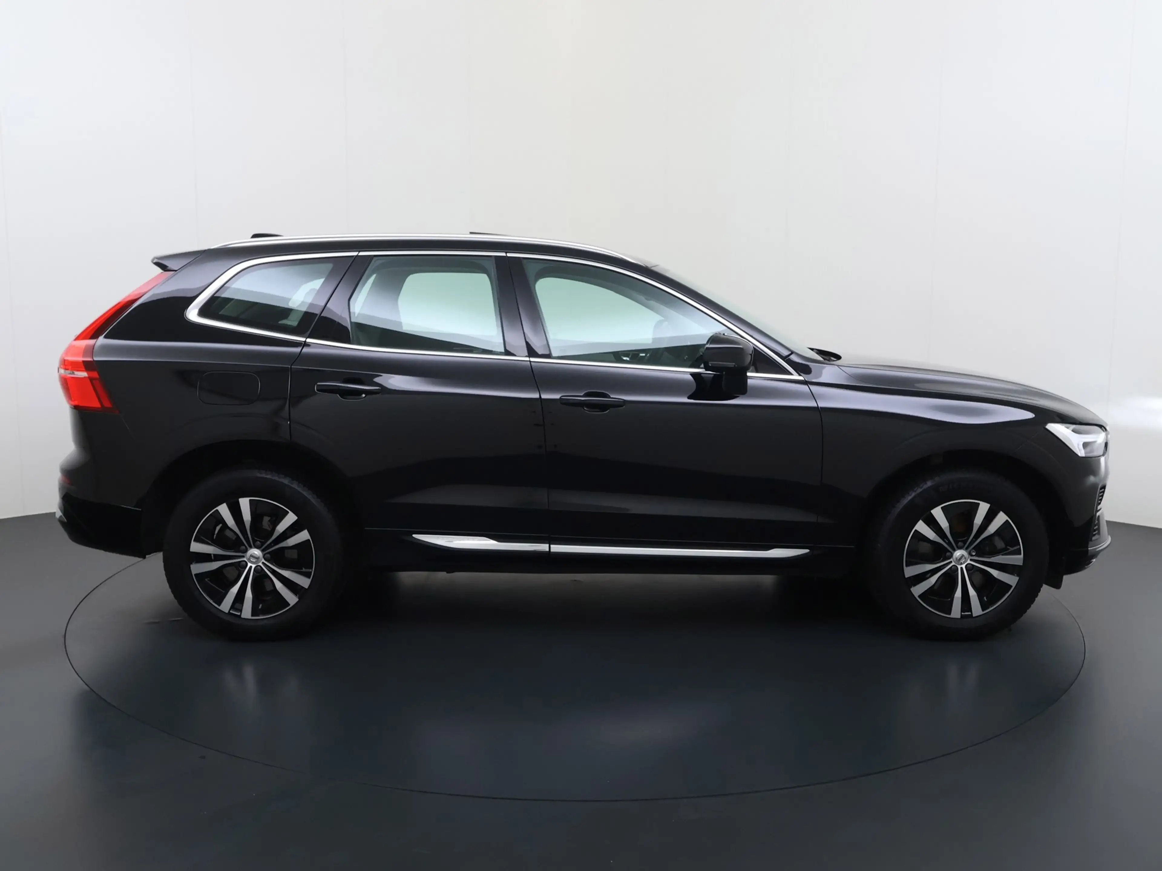 Volvo XC60 2.0 T6 Plug-in hybrid AWD Essential Bright — photo 3