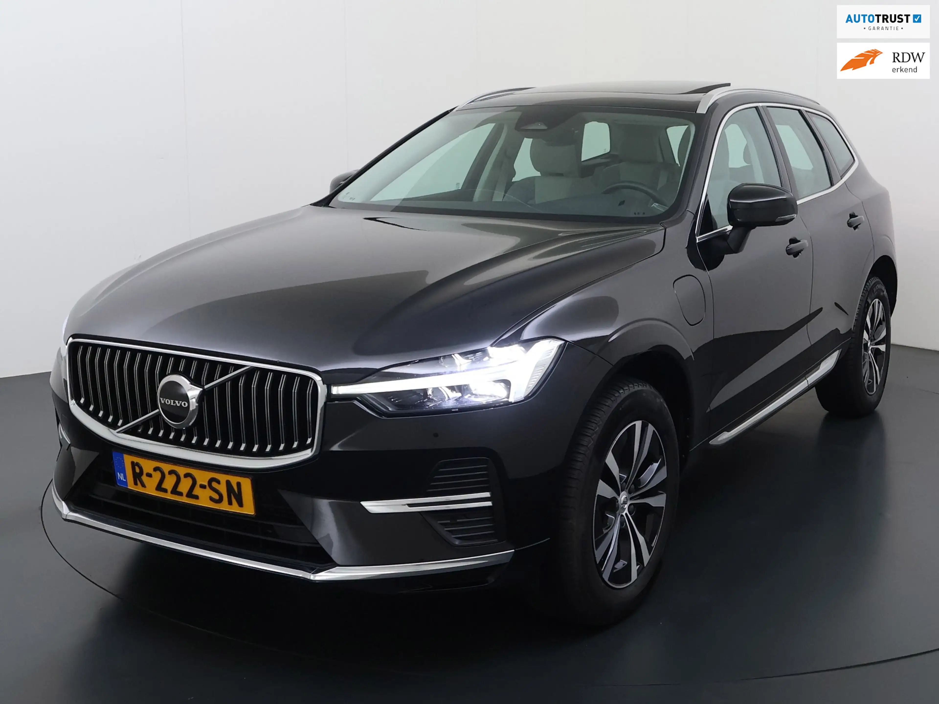 Volvo XC60 2.0 T6 Plug-in hybrid AWD Essential Bright