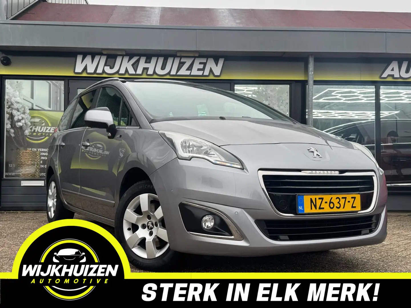 Peugeot 5008 1.2 PureTech Style 7p. met Panorama dak !!! Naviga Gris - 1