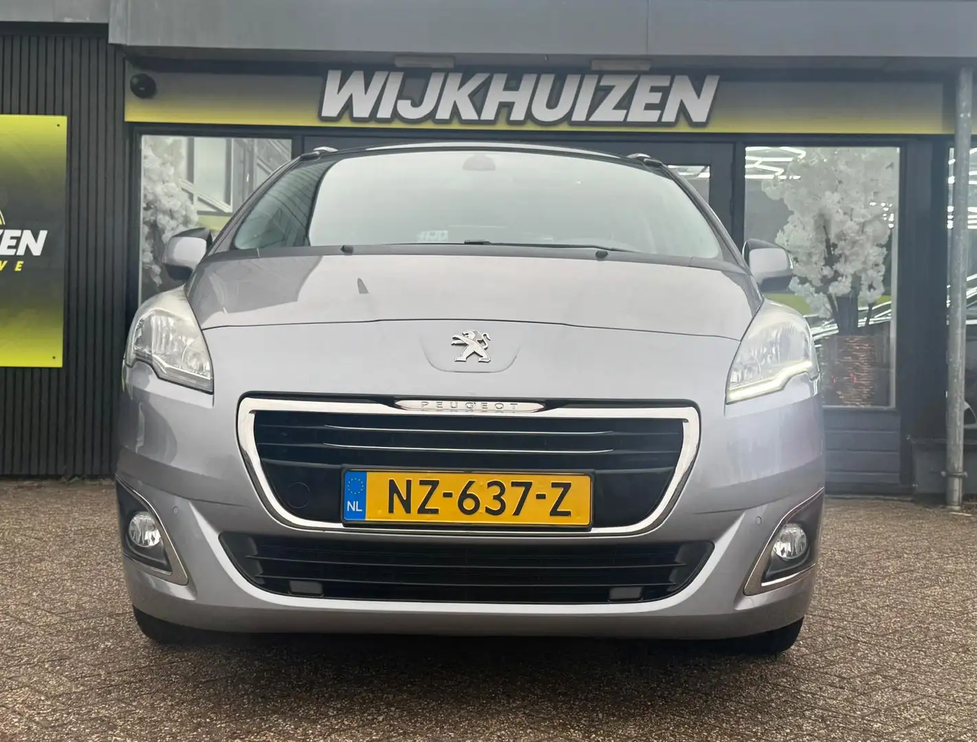 Peugeot 5008 1.2 PureTech Style 7p. met Panorama dak !!! Naviga Gris - 2