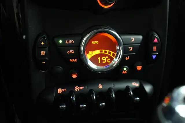 Mini Hatch view 7