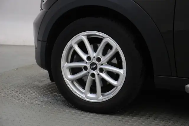 Mini Hatch view 27