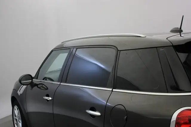 Mini Hatch view 28