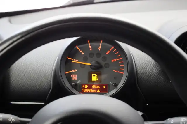 Mini Hatch view 21