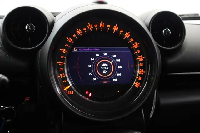 Mini Hatch view 24