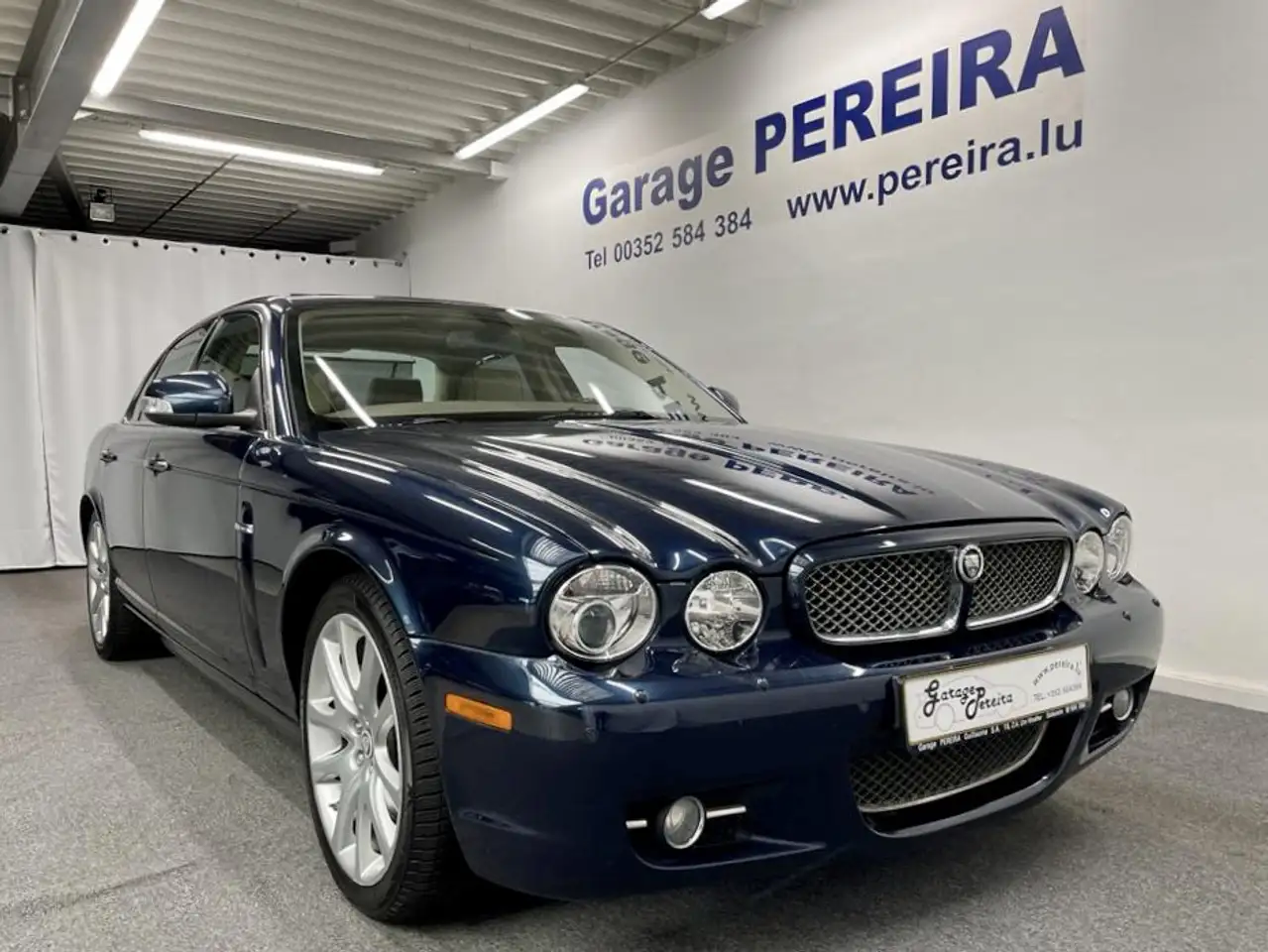 Jaguar XJ