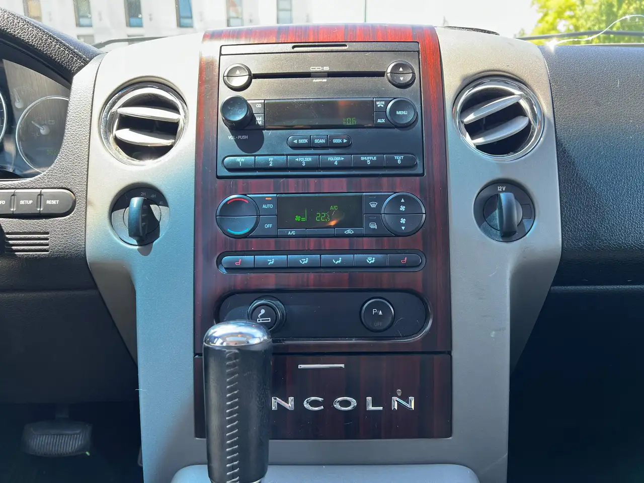 Lincoln Mark LT снимка Lincoln Mark LT