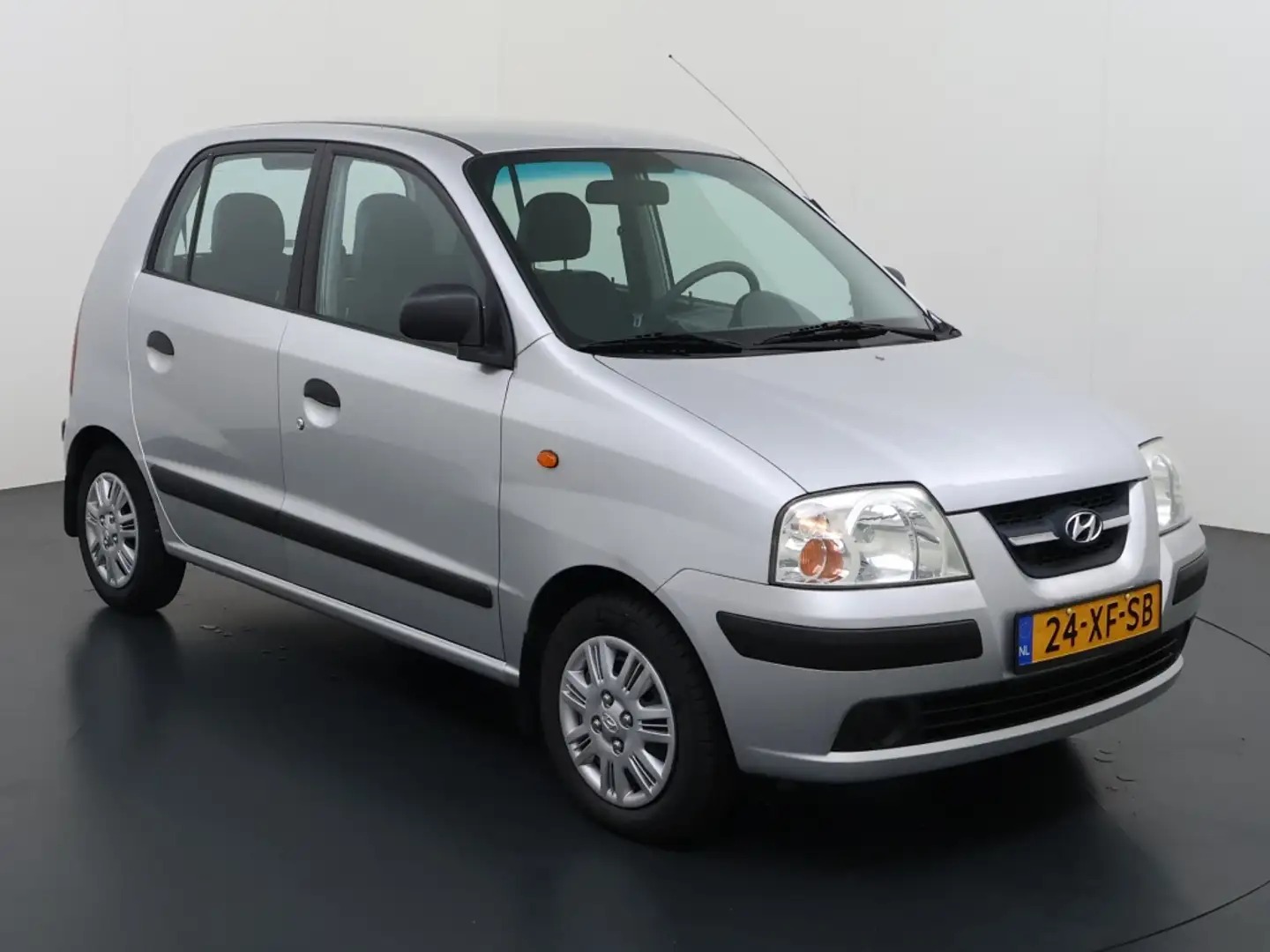 Hyundai Atos 1.1i Active Young , ZEER LAGE KILOMETERSTAND !! Grau - 2