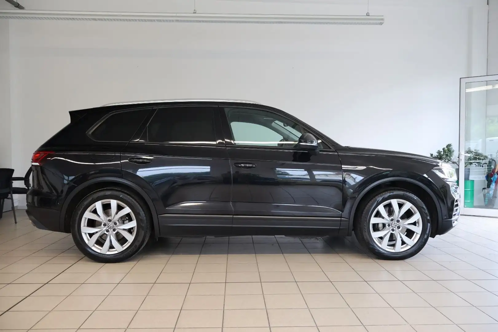 Volkswagen Touareg 4Motion LED ACC Kamera LUFT AHK Schwarz - 2
