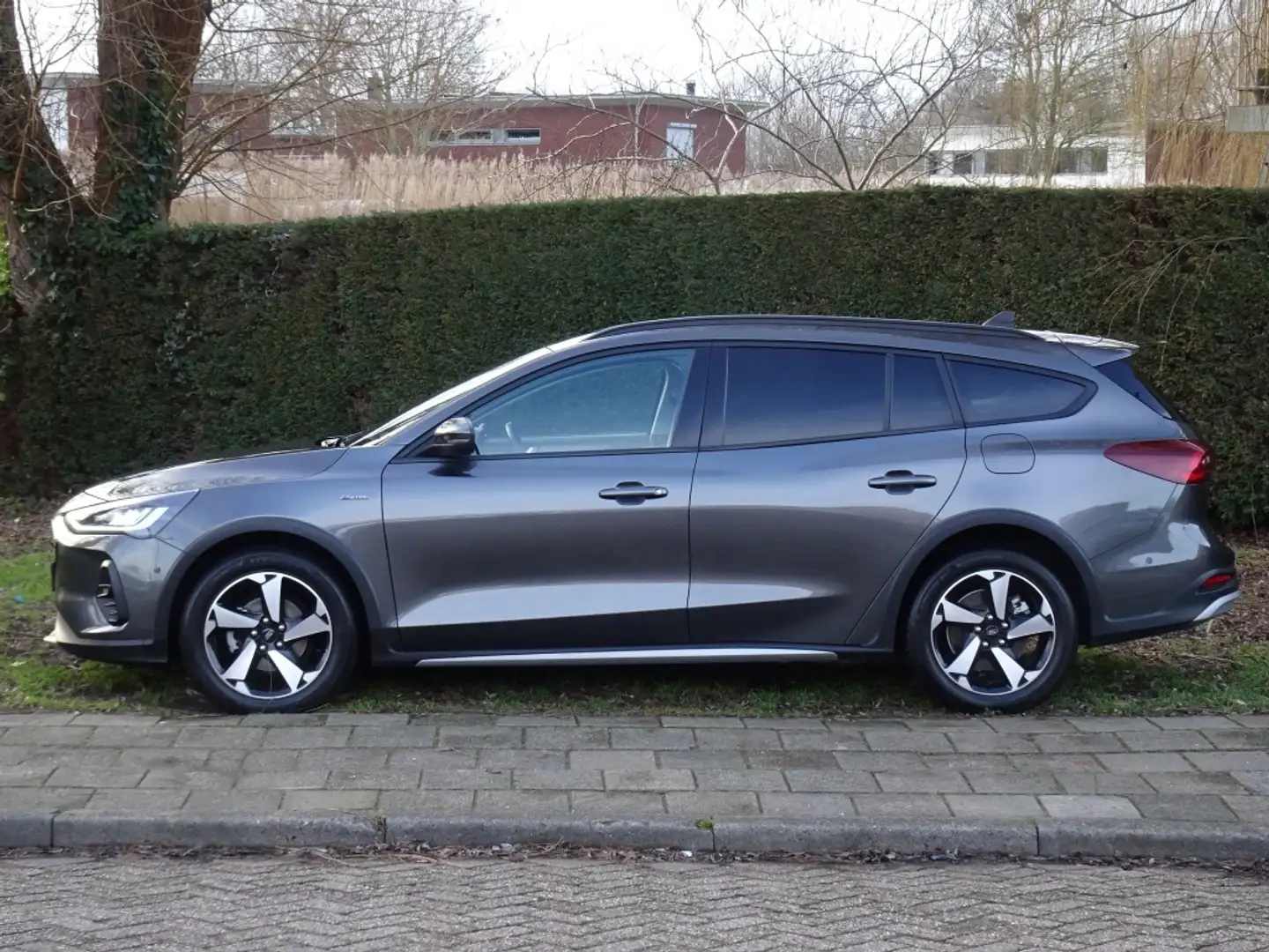 Ford Focus Wagon 1.0 125pk Hybrid Active Style met Camera en Gris - 2