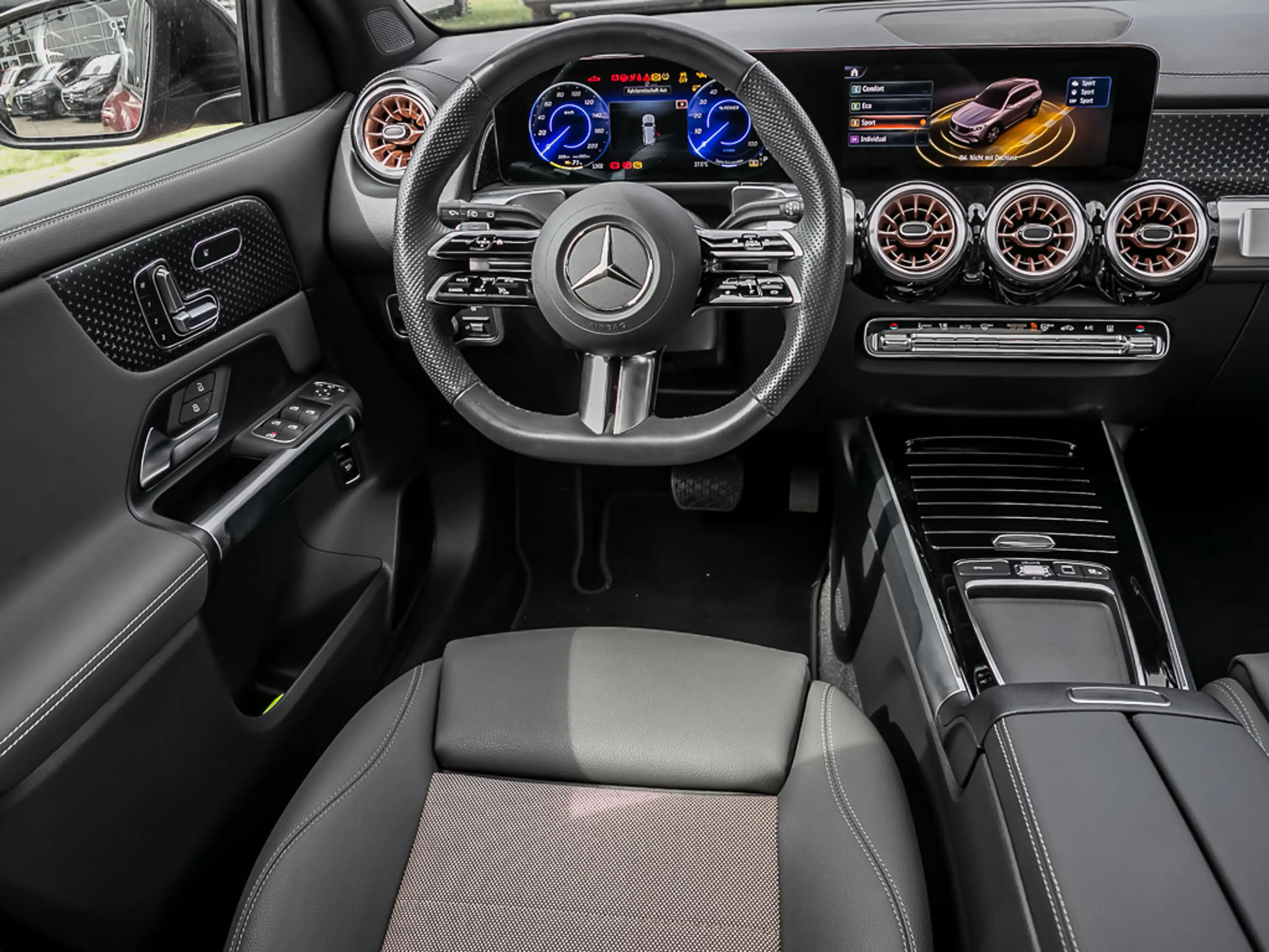 Mercedes-Benz EQB 250 + Electric Art PLUS Pano Red Night LED Kamera — photo 4