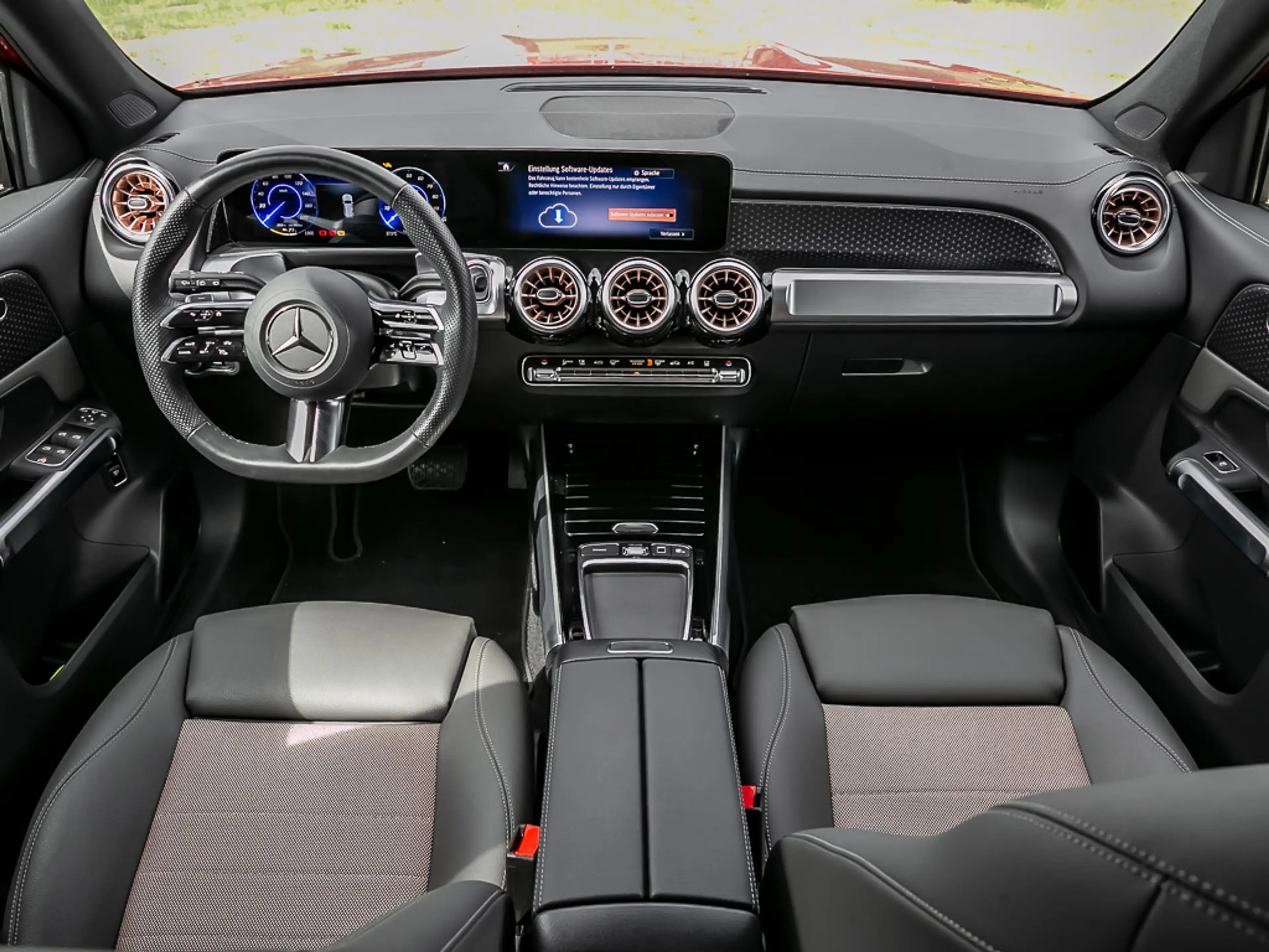 Mercedes-Benz EQB 250 + Electric Art PLUS Pano Red Night LED Kamera — photo 7