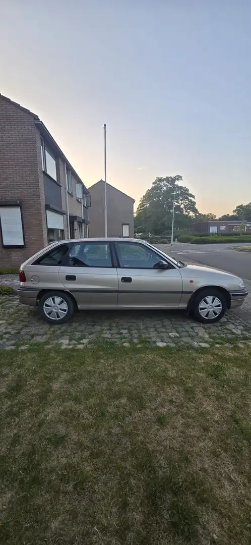 Opel Astra GL - 1