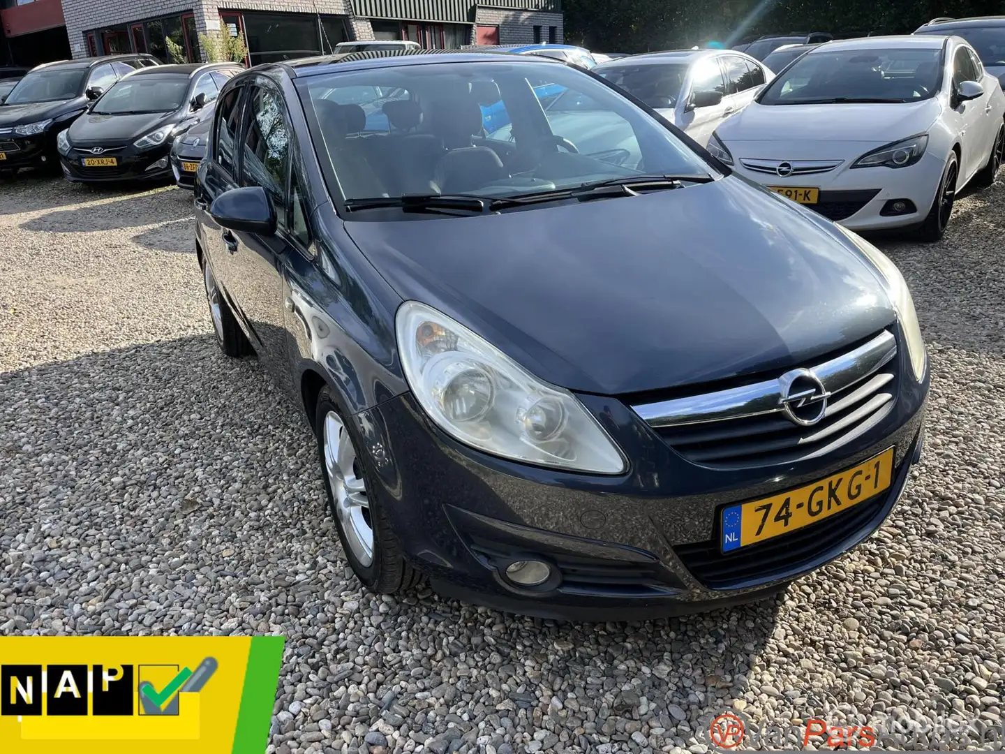 Opel Corsa 1.4-16V Enjoy,5drs,Airco,cruise control Grijs - 1