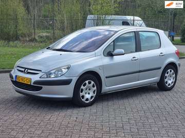 1.6-16V XT AUTOMAAT AIRCO CRUISE