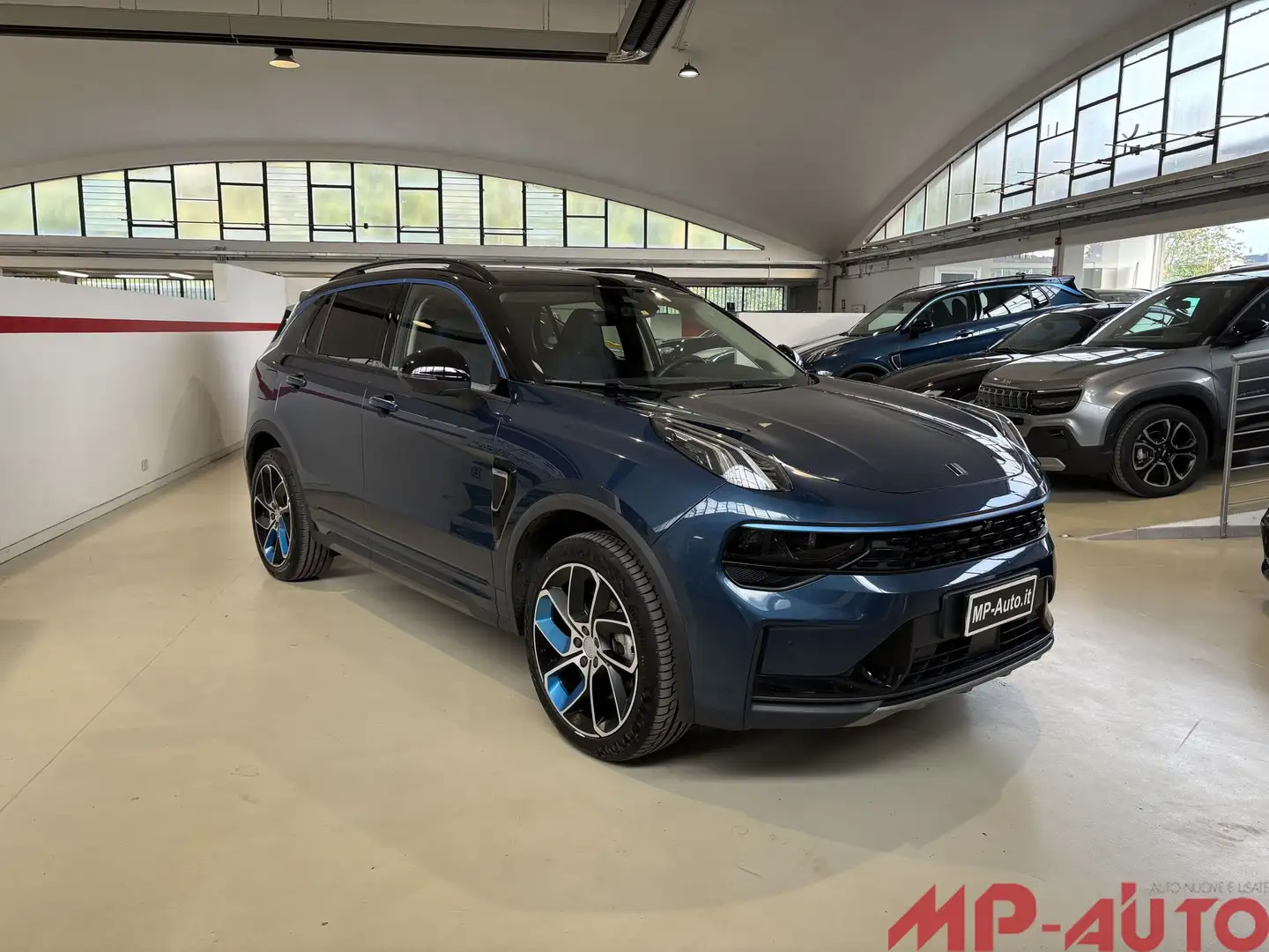 Lynk & Co 01 01 PHEV Blauw - 2