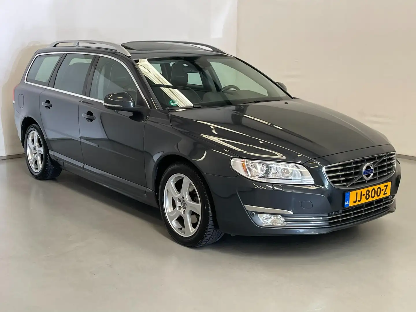 Volvo V70 2.0 D4 Polar+ / Schuifdak / NL-auto / Memory / Led Сірий - 2