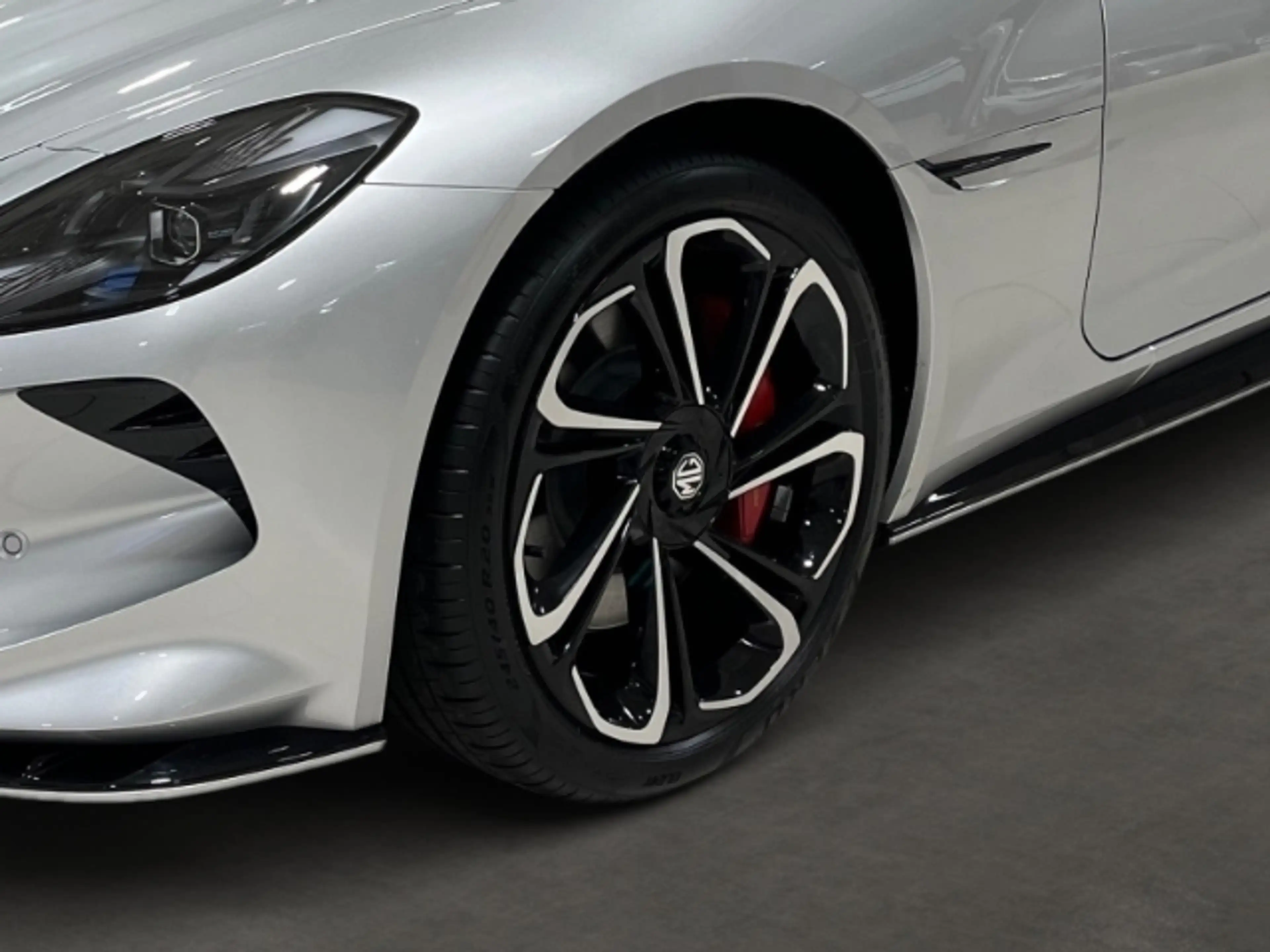 MG Cyberster MG 375 kW AWD Elektromotor Xpower+ESP+Navi+ABS — photo 6