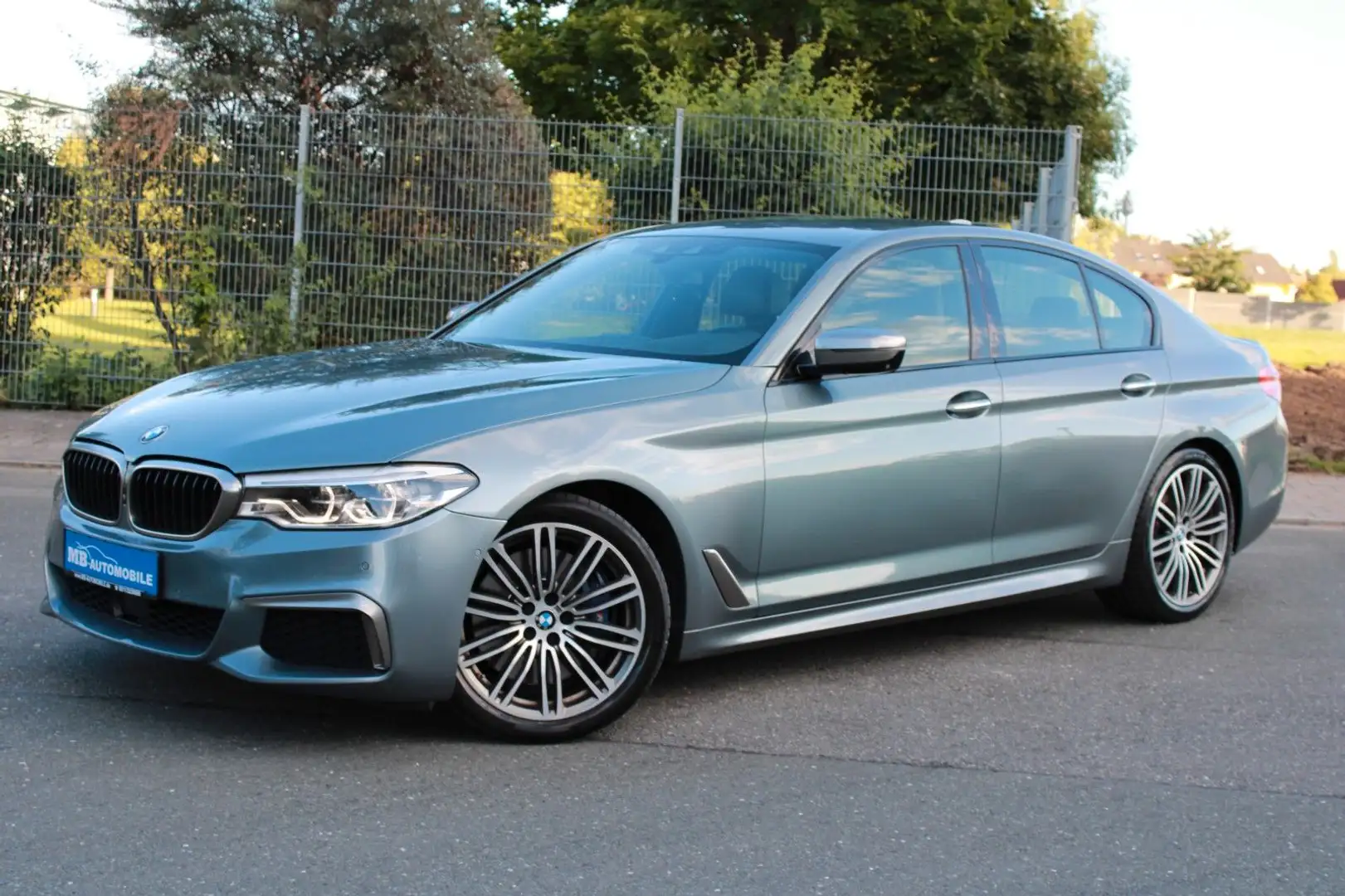 BMW 550 d Lim. xDrive HUD ACC SOFTCLOSE LED SitzBelü Blau - 2