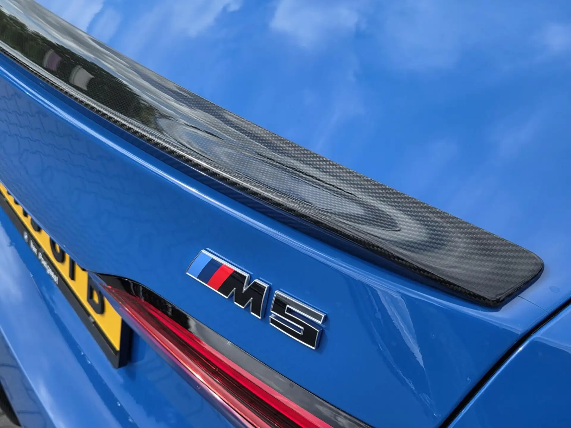 BMW M5 Sedan 2025 파랑 사진 8