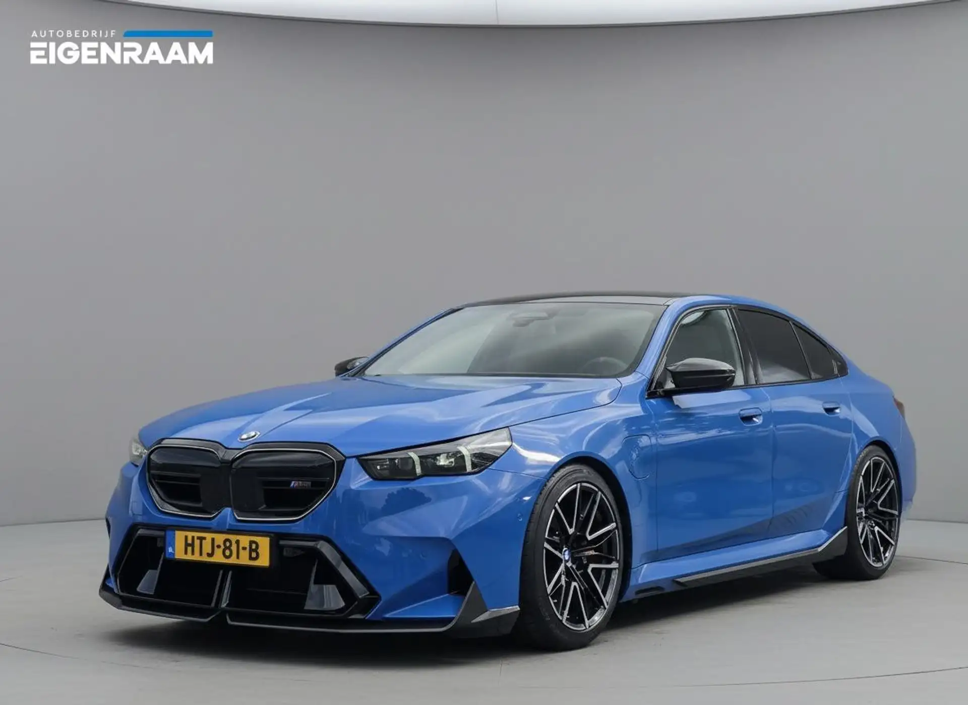 BMW M5 Sedan 2025 파랑 사진 1