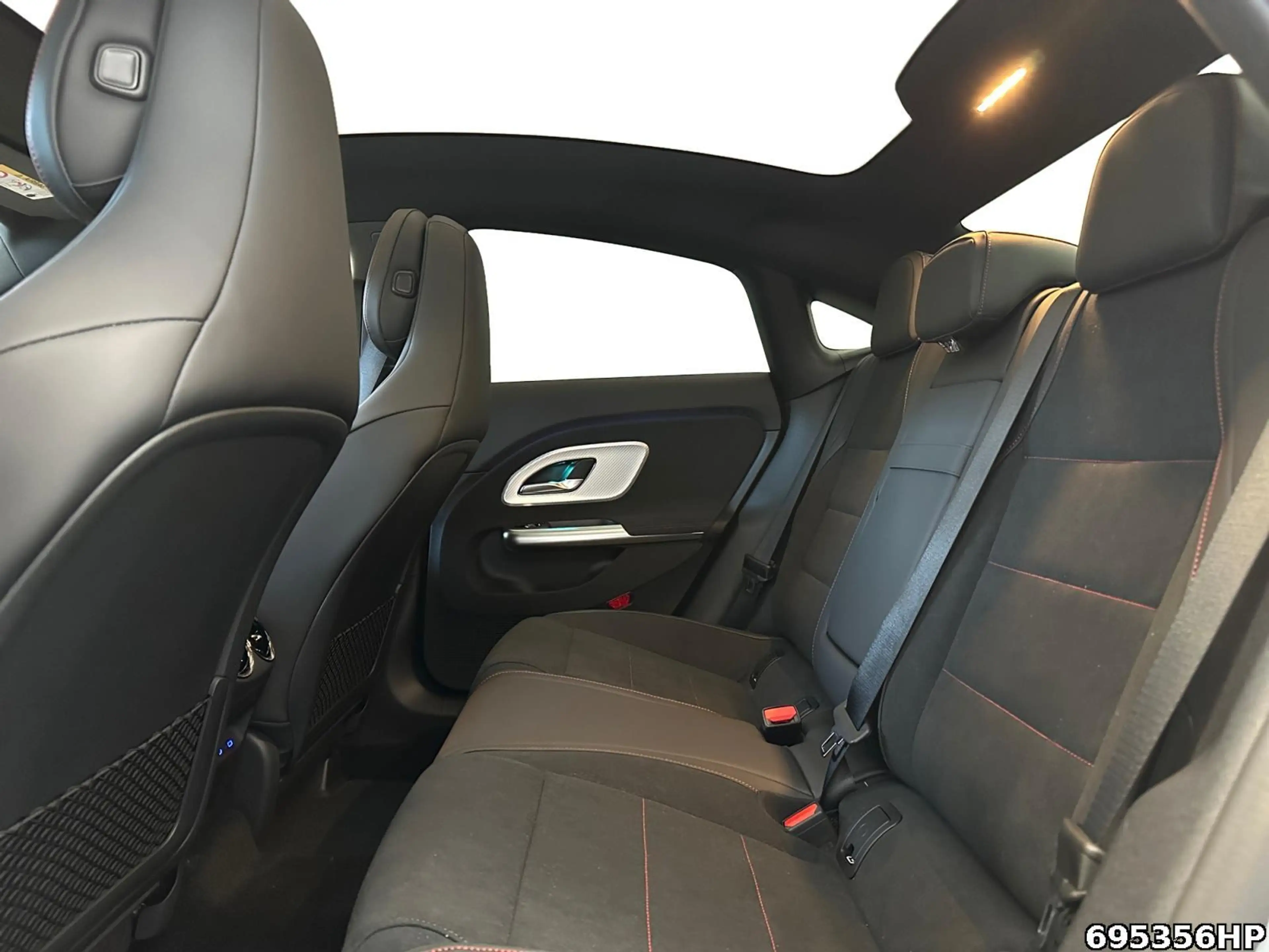 Mercedes-Benz CLA 200 +AMG+SUPERSCREEN+NIGHT+MEMORY+PREMIUM++ — photo 11