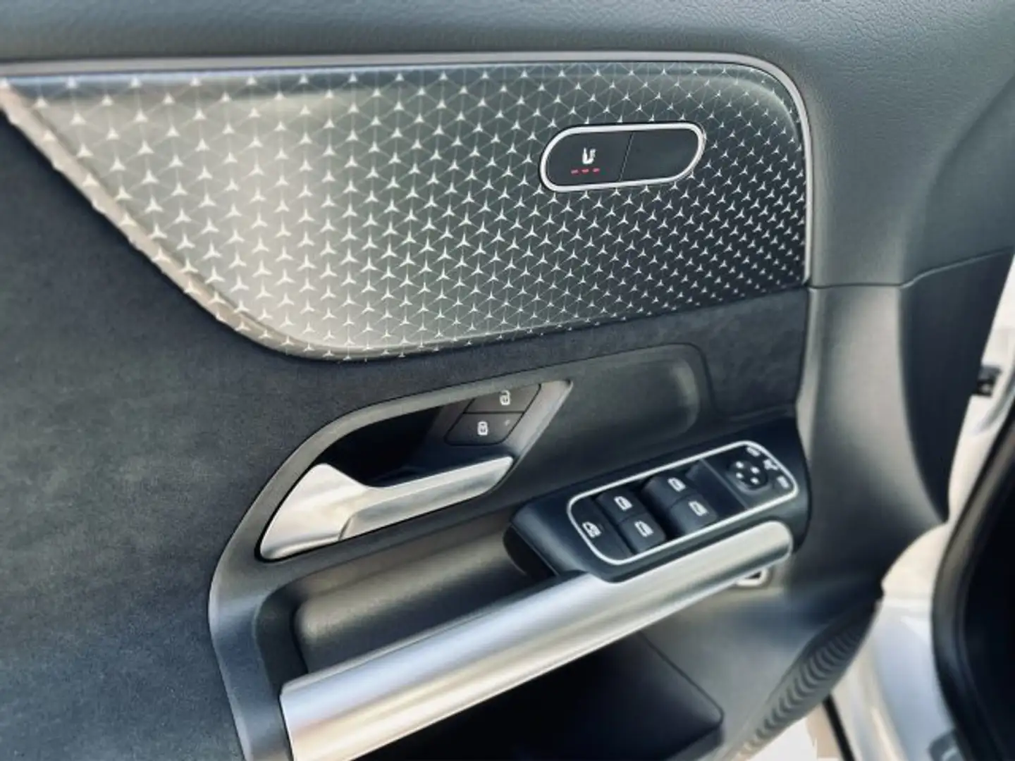 Mercedes-Benz EQA 350 EQA 350 4M AMG 18" Vorr.-Distronic Kamera LED Silber - 2