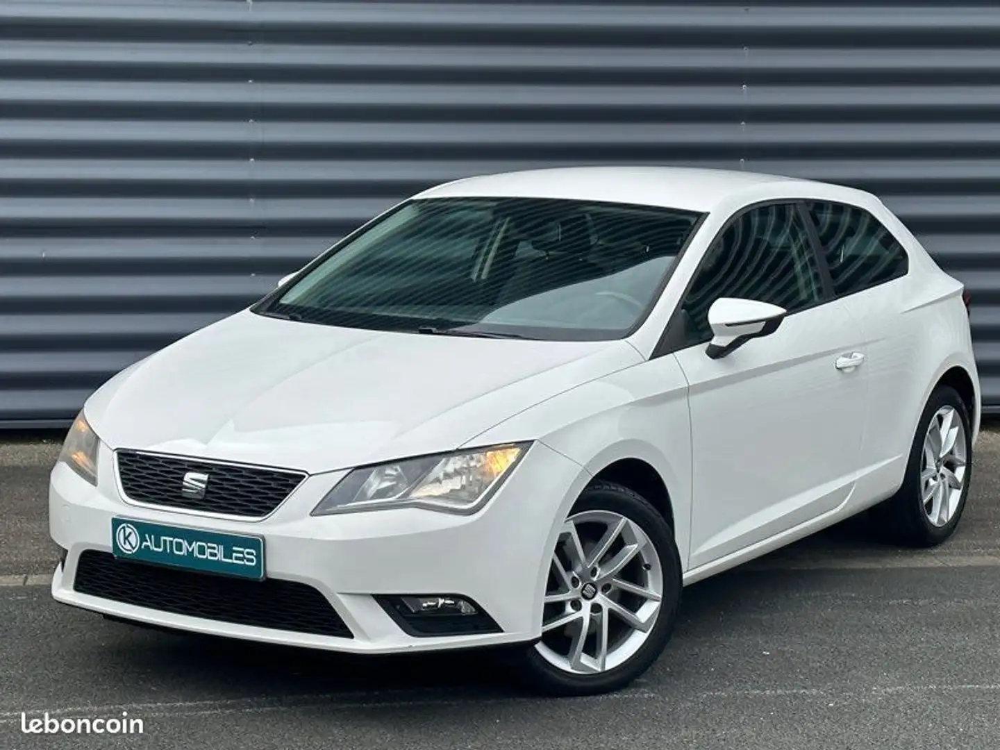 SEAT Leon III 1.2 TSI 110CH ÉDITION STYLE 140000KM 1ère MAIN BVM6 ÉCRAN MULTIMEDIA STAR&STOP RÉGULATEUR DE VITESSE BLUETOOTH Blanc - 1