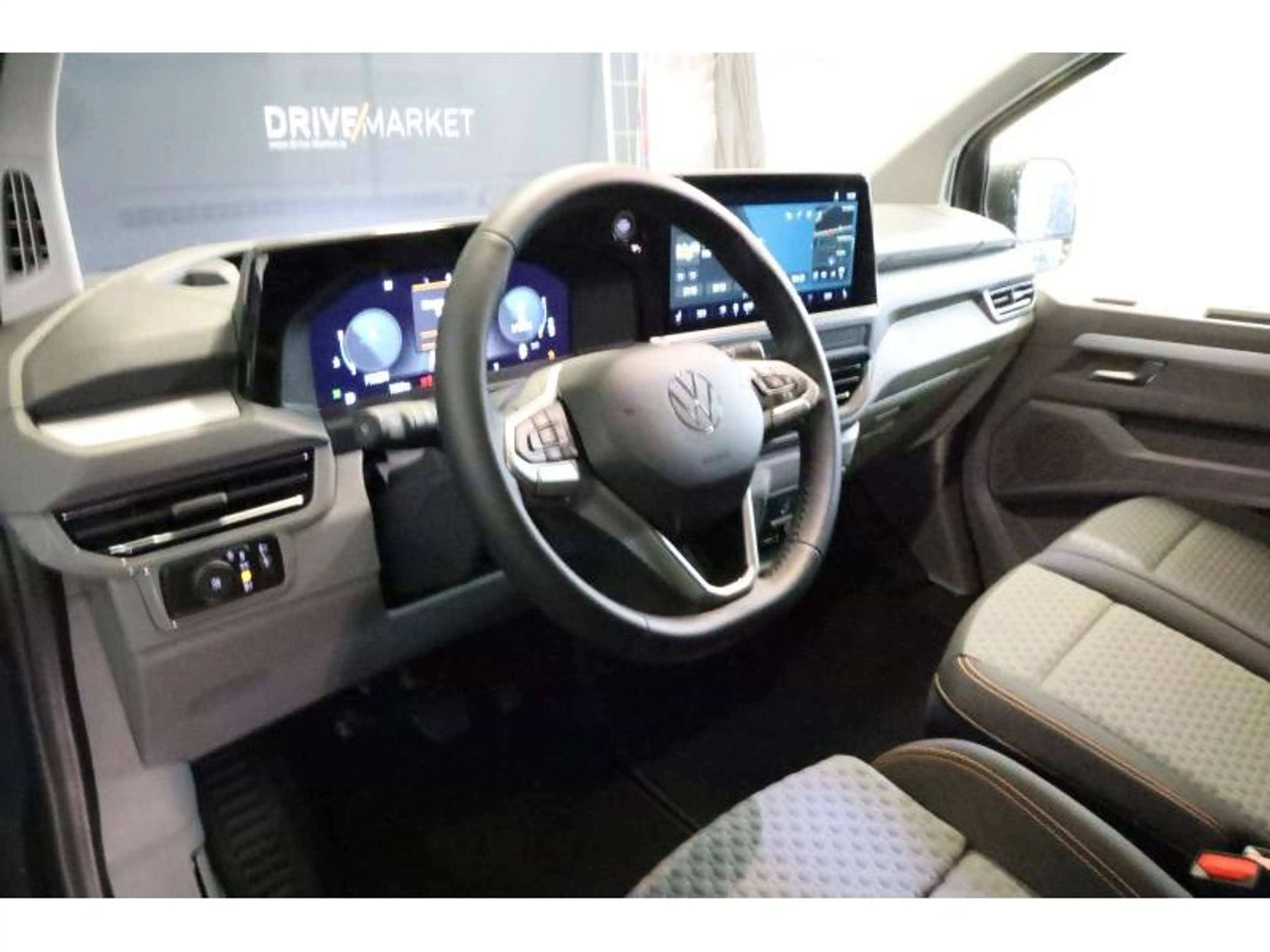 Volkswagen T7 Caravelle PanAmerica Court AHK — photo 13