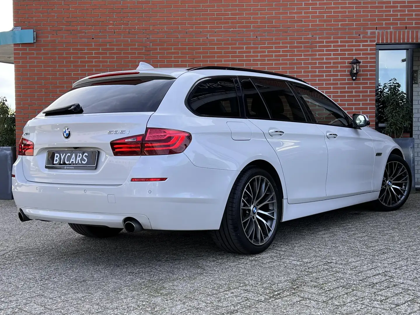 BMW 535 5-serie Touring 535xi M Sport Edition High Executi Blanc - 2