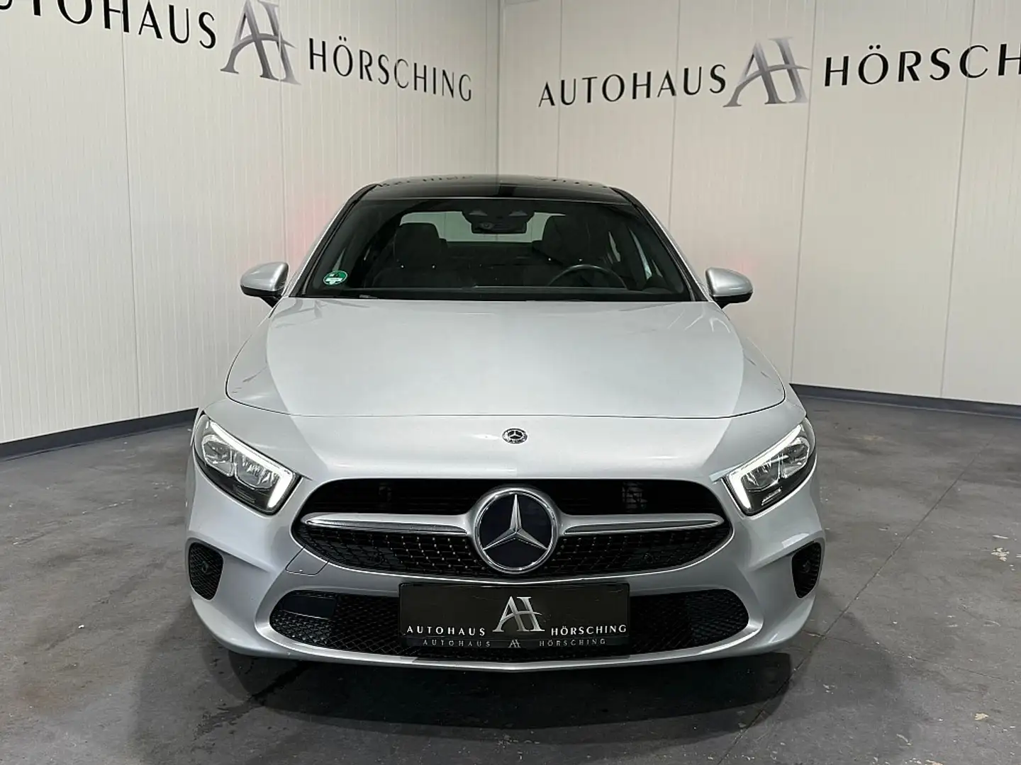 Mercedes-Benz A 180 d Limousine Aut. Argintiu - 2