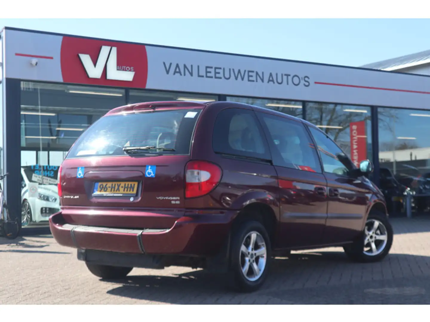 Chrysler Voyager 2.4i SE | Invalidewagen | Airco | Cruise Rood - 2