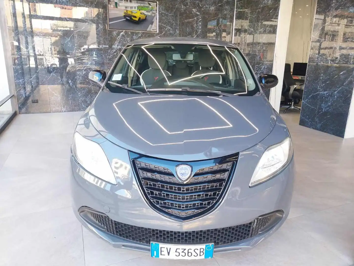 Lancia Ypsilon 1.2 69 CV 5 porte Gold Bleu - 1