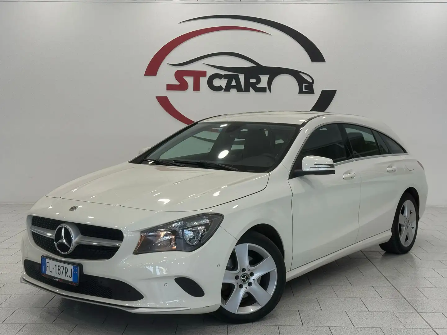 Mercedes-Benz CLA 200 Shooting Brake d Sport 200d 136cv Blanc - 1