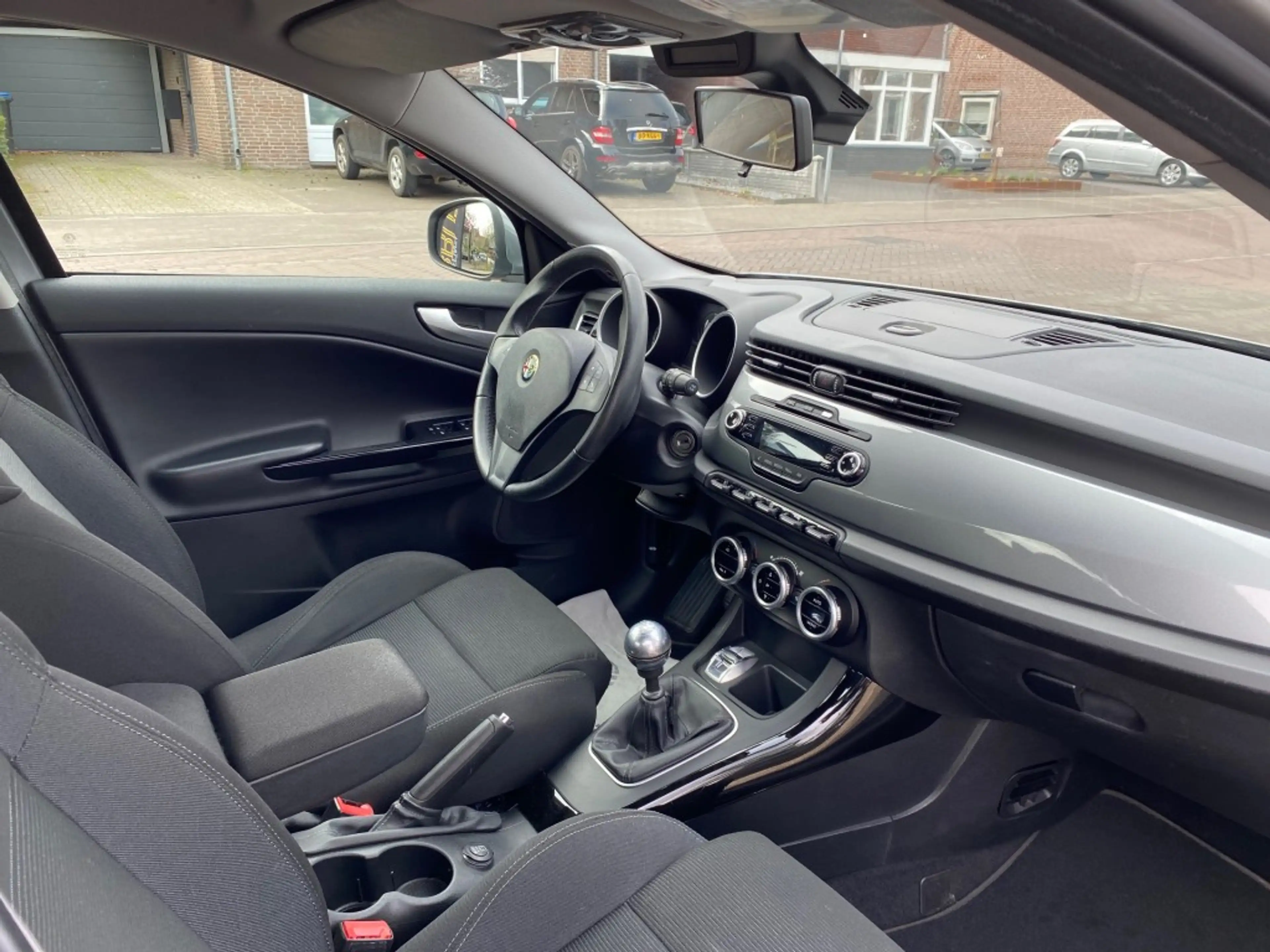 Alfa Romeo Giulietta 1.4 T DISTINCTIVE 170PK / CRUISE CTR. / LED / AIRC — photo 2