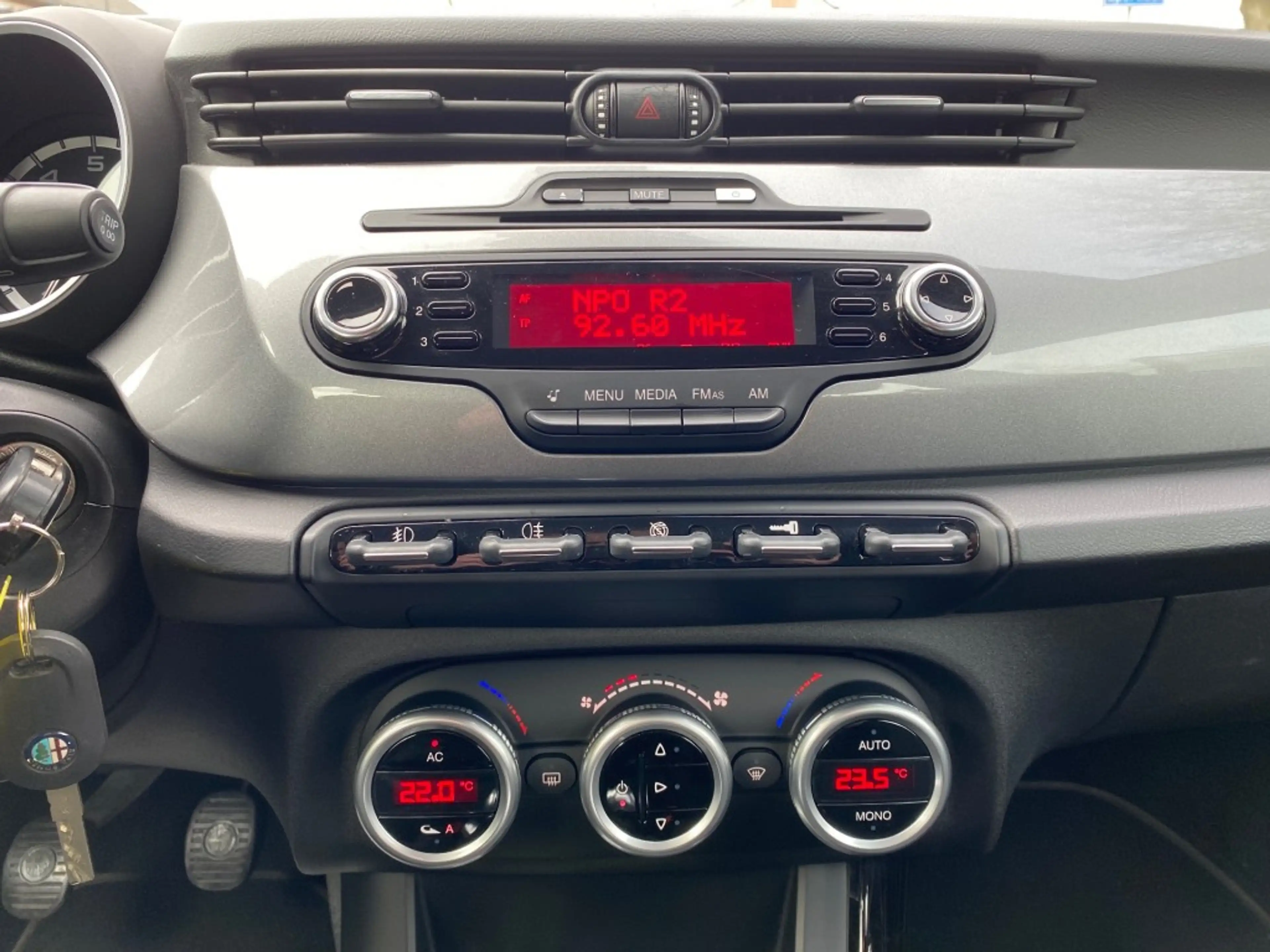Alfa Romeo Giulietta 1.4 T DISTINCTIVE 170PK / CRUISE CTR. / LED / AIRC — photo 9