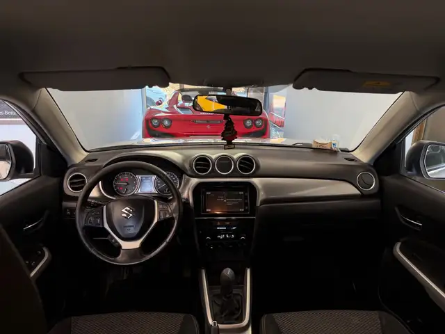 Suzuki Vitara view 9