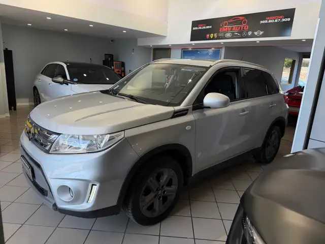 Suzuki Vitara view 3