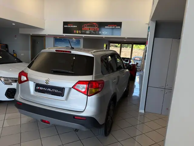 Suzuki Vitara view 14