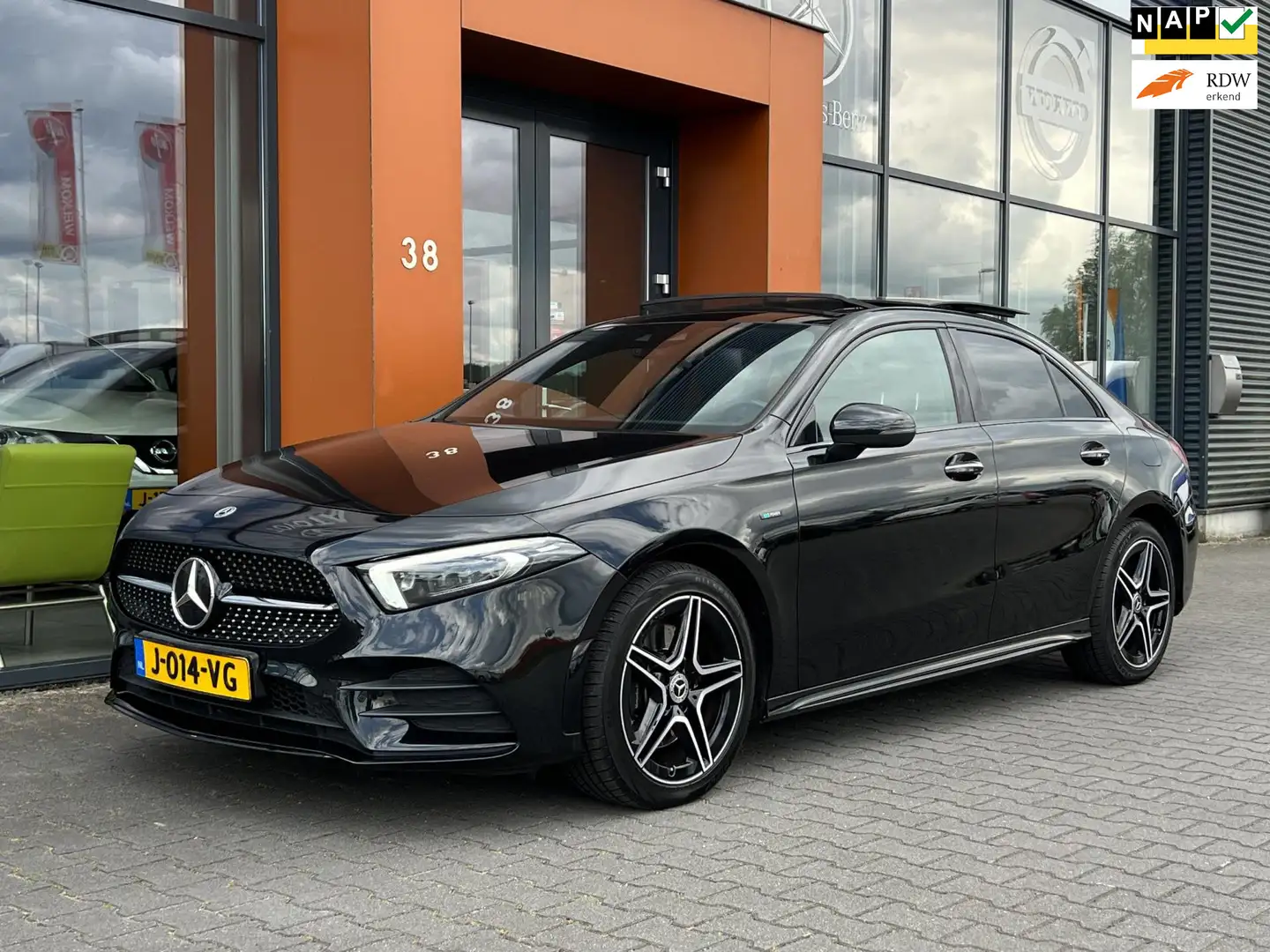 Mercedes-Benz A 250 250e AMG|Pano|Sfeerverl.|Widescreen Noir - 1