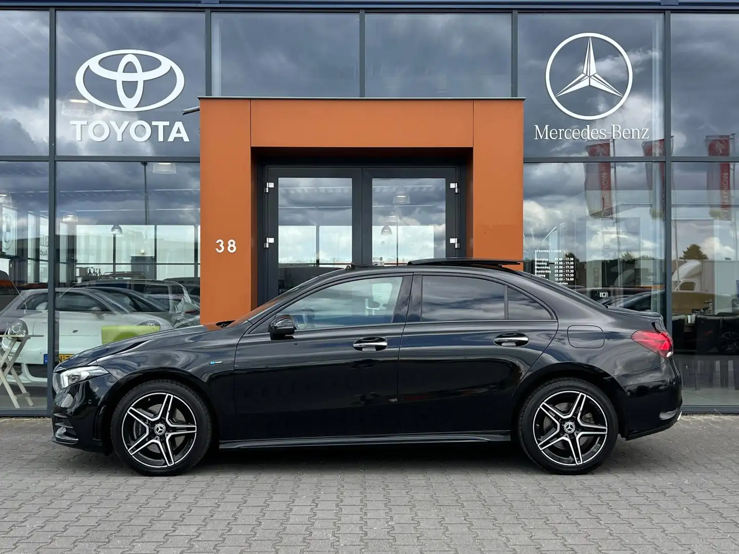 Mercedes-Benz A 250 250e AMG|Pano|Sfeerverl.|Widescreen Noir - 2