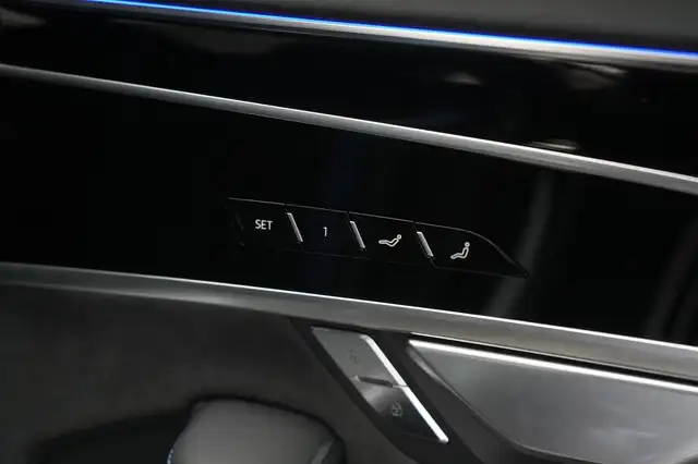 Audi A8 view 13
