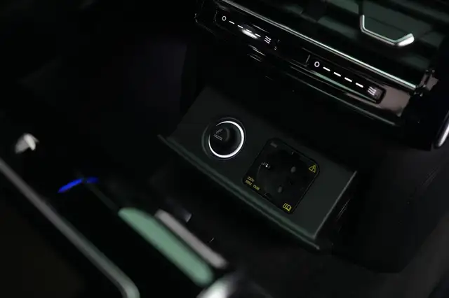 Audi A8 view 11