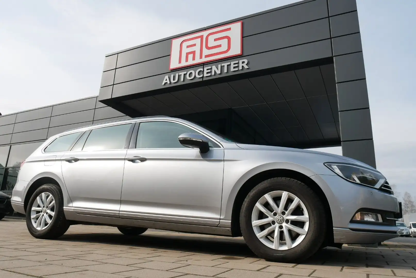 Volkswagen Passat Variant Comfortline DSG ACC Navi Massage Silber - 1