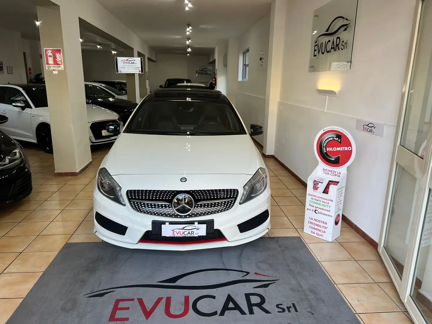 Mercedes-Benz A 250 Mercedes classe A250 AMG Night Edition White - 1