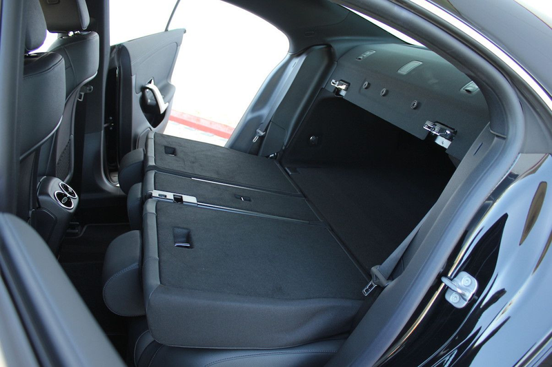 Mercedes-Benz CLA 180 d Coupé Cp. Progressive Line WideScreen — photo 11